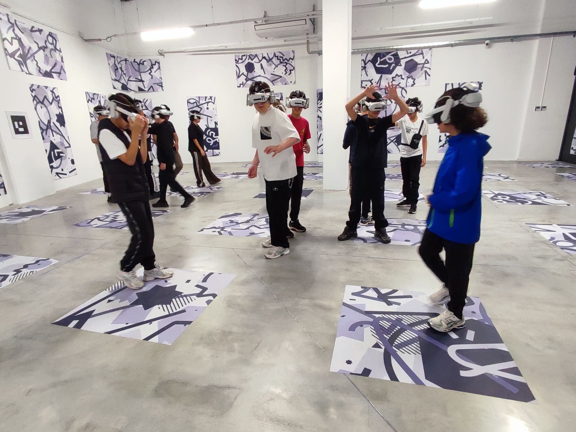 Group wearing wireless VR headsets during a session at Immersia Lyon